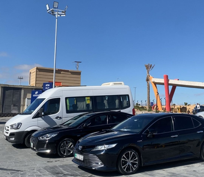 سيارة هيونداي ستاريا الفاخرة - خدمة نقل كبار الشخصيات في الأردن