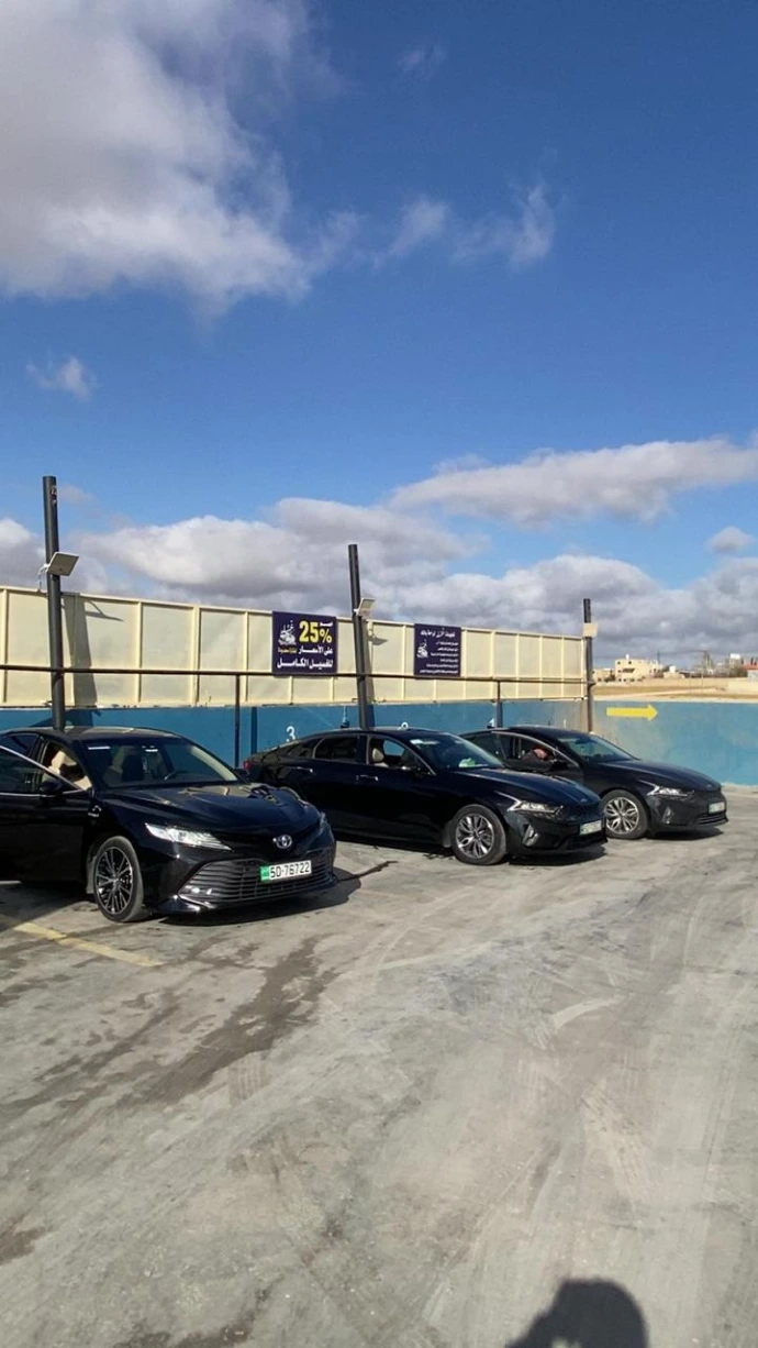 تأجير سيارات في الأردن | أفضل الأسعار وأسطول حديث في مطار الملكة علياء. هل تبحث عن تأجير سيارة في الأردن؟ نقدم خدمات تأجير سيارات موثوقة في عمّان ومطار الملكة علياء. أسطول حديث، تأمين شامل، ودعم على مدار الساعة. احجز سيارتك اليوم! استمتع بجمال الأردن مع خدمات تأجير السيارات المميزة لدينا. نوفر مجموعة واسعة من السيارات الحديثة، من السيارات الاقتصادية للجولات السياحية في عمّان إلى سيارات الدفع الرباعي الفاخرة المثالية لاستكشاف البتراء ووادي رم. نحن متخصصون في تأجير السيارات في مطار الملكة علياء الدولي (AMM)، ونقدم أسعارًا شفافة، وتأمينًا شاملاً، ودعمًا للعملاء على مدار الساعة لضمان رحلة سلسة لا تُنسى.